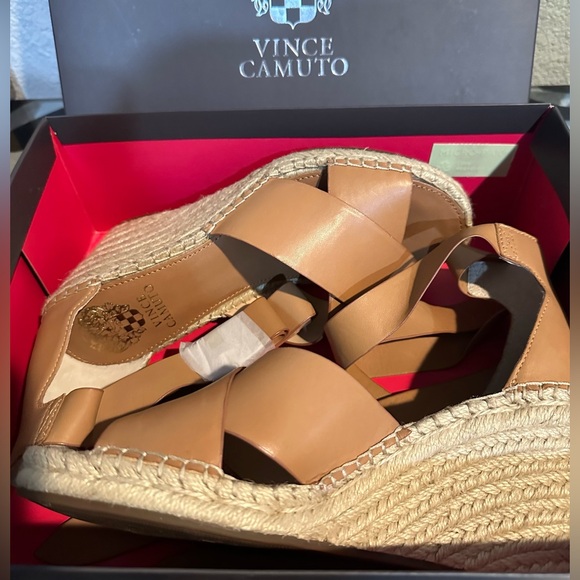 Brand New Vince Camuto Tan summer shoes size 8.5M. New - Picture 3 of 9